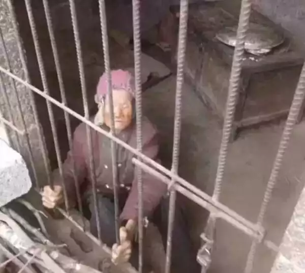 Great Grandma Forced To Live In A Cage For Years By Her Son And Daughter-in-law. Photos